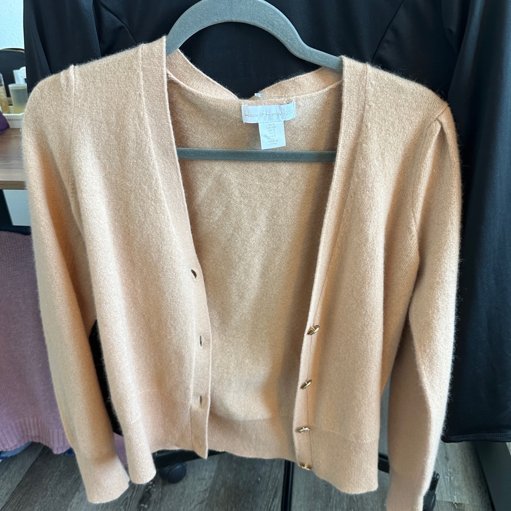 -House of Harlow 1960 100% Cashmere beige cream Sweater with gold buttons